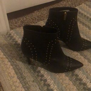 Love these shoes but too narrow on my feet. Great condition. Barely worn.